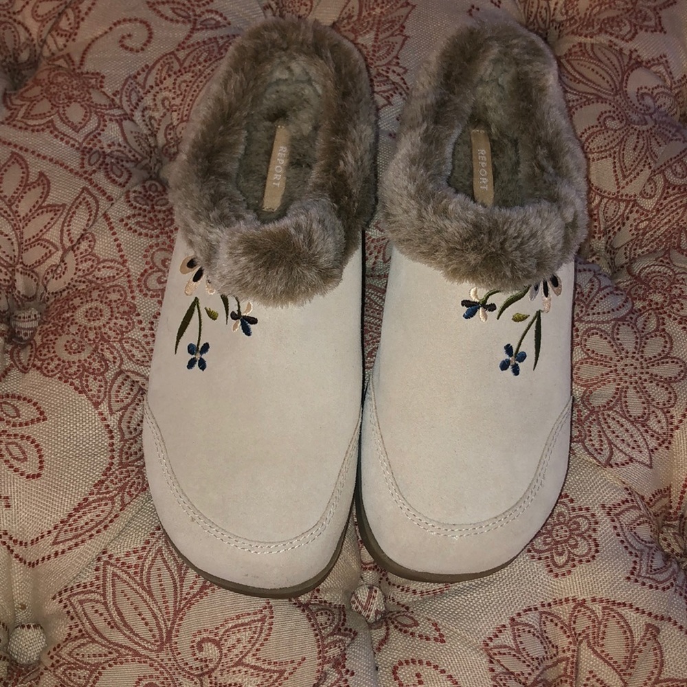 New!! Never worn!REPORT SHOES